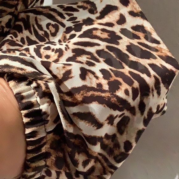 MICHAEL Michael Kors NWT - Sz M - cold shoulder animal print chic Top - Picture 6 of 9